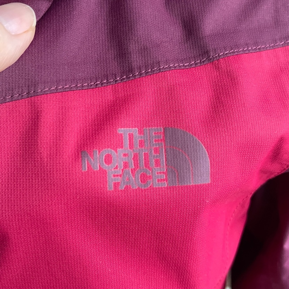 THE NORTH FACE Burgundy and Red Windbreaker Jacket - Picture 4 of 12